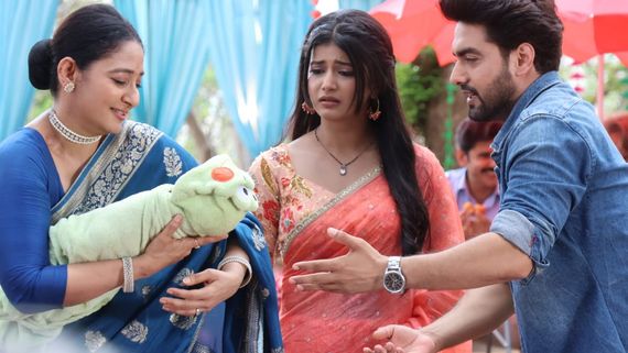 Yeh Rishta Kya Kehlata Hai Written Update May 19: Abhira Lives Separately With Vidya, Dadi Sa Post 7-Yr Leap