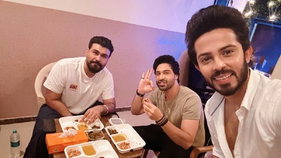 Jagriti: Sagar Parekh Treats Co-stars Aarya Babbar And Vijayendra Kumeria To Homemade Litti Chokha On The Sets