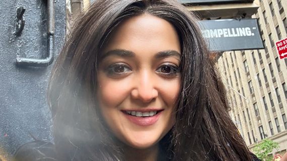 After a Successful US Tour, Monali Thakur Enjoys Her First Broadway Show With Shakespeare’s Othello 