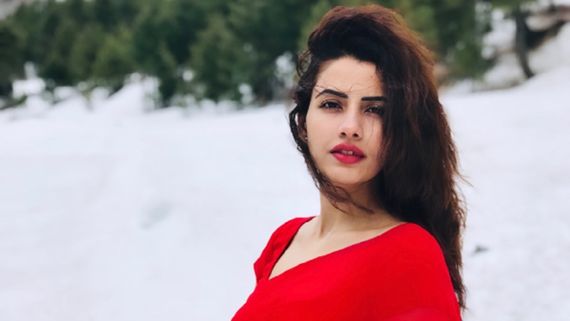 Actress And Animal Lover Smriti Kalra Rescues Vulnerable Chicks, Inspires Others to Show Compassion