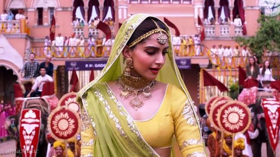 Sonam Kapoor Expresses Gratitude As Prem Ratan Dhan Paayo And Abhi Toh Party Continue To Win Hearts