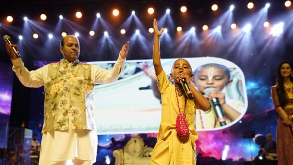 When Bhakti Got Beat: Ameya Dabli and Bhakth Bhagwat Prabhu Rock Mumbai With Spiritual Energy