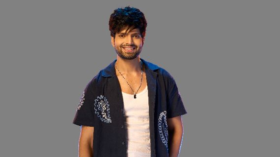 Hitesh Bharadwaj Cycles On Sets To Stay Fit While Shooting For Aami Dakini