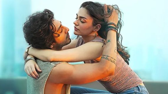 Saiyaara Advance Booking Collection Day 1 Update (July 17, 2025): Ahaan-Aneet’s Film Beats Sitaare Zameen Par