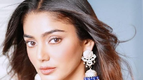 Sana Makbul’s Flight From Jodhpur to Mumbai Gets Diverted Due to Technical Issue Actress Thanks Indigo Staff 