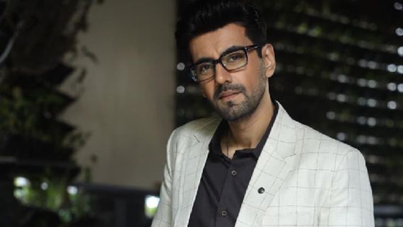 Sunil Shetty Congratulates Karanvir Sharma On Upcoming Project 