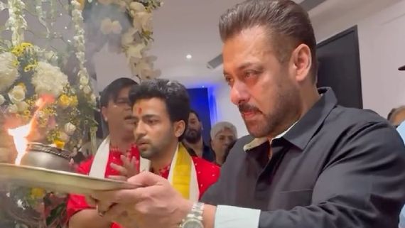 Ganesh Chaturthi 2025: Salman Khan Performs Aarti As He Celebrates Holy Festival With His Family - WATCH