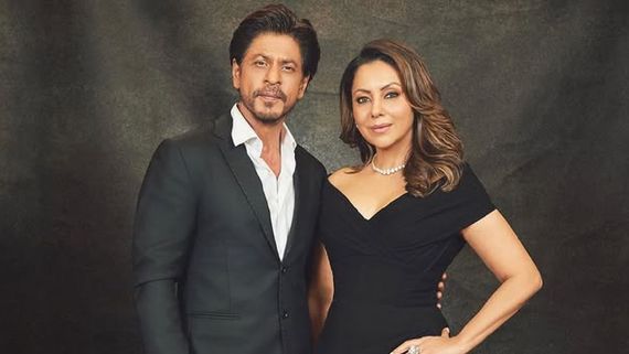SRK's Adorable Reaction To Wife Gauri Congratulating Him Post National Award Win Leaves Fans In Awe