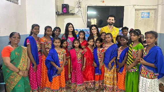 The Cast Of Prathaon Ki Odhe Chunri: Beendani Celebrated Navratri In Bhopal, Joining Underprivileged Girls    