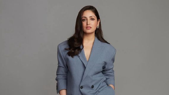 Yami Gautam Dhar’s Love For Chai Gives Us A Sweet Moment While She Travels In A Flight