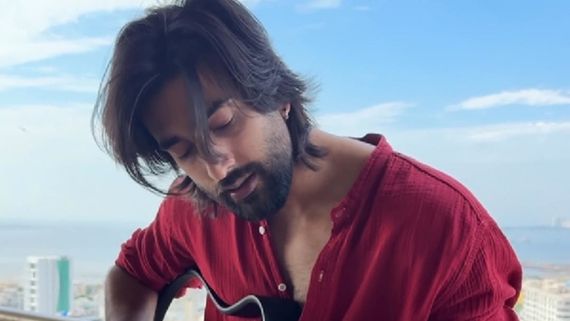 Meezaan Jafri Gives A Guitar Version To His Latest Track Raat Bhar From De De Pyaar De 2