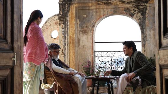 Gustaakh Ishq Overseas Review: Vijay Varma-Fatima Sana Shaikh's Film Packs Surprise. Is It Worth Watching?