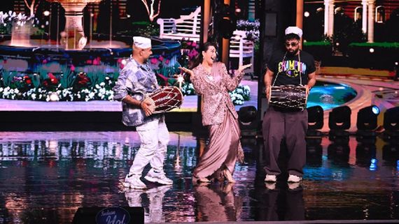 Indian Idol 16: Karisma Kapoor Gets Emotional As Banashree Biswas Performs ‘Aaye Ho Meri Zindagi Mein’ 