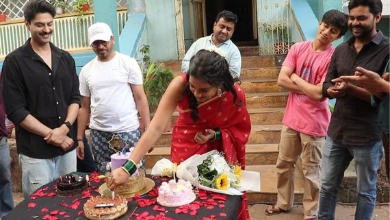 Sumbul Touqeer Khan Celebrates Birthday With Twist On Sets Of Sony SAB’s Itti Si Khushi- PICS