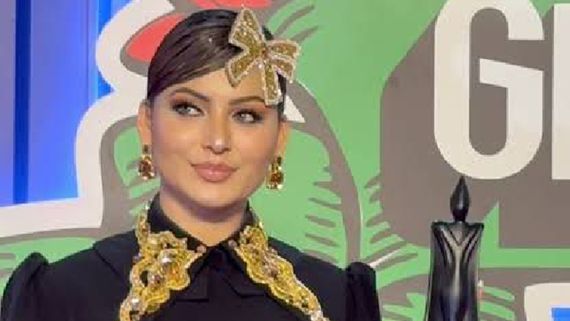 WATCH: Urvashi Rautela Wears Real Gold & Diamond Outfit  Worth Rs 7 Crore, Wins Global Fashion Icon Award