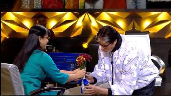 Kaun Banega Crorepati 17: Amitabh Bachchan Gives Flowers To Sheetal, Leaving The Contestant Blushing!