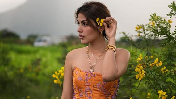 “I Survived the Storm Because of Certain People in My Life”  Rhea Chakraborty Celebrates Female Friendship