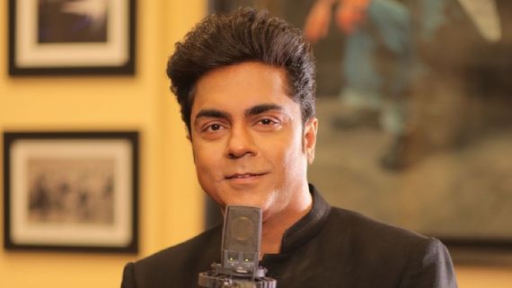 Vipin Aneja Wins Hearts With Heartwarming Performance During Raag Se Rang Tak At NMACC