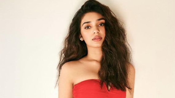 Love Insurance Kompany(LIK) Song: Krithi Shetty & Pradeep's Futuristic Love Story Film Releases Third Track   