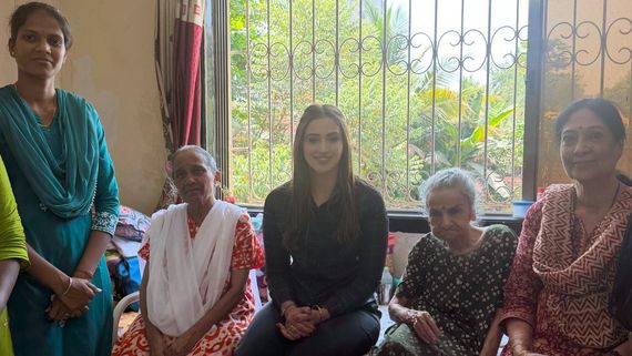 Samaira Sandhu Spends Time With Senior Citizens In NGO; Calls The Experience 'Pure Joy'