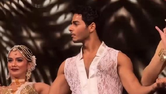 Ishaan Khatter Lights Up The Stage With An Electrifying Performance, Pays Tribute To Michael Jackson