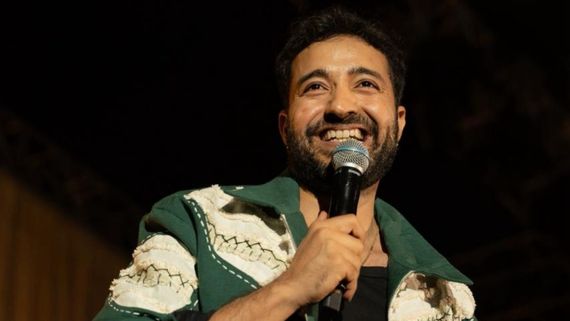 Paresh Pahuja Recites Amrita Pritam's Main Tenu Phir Milangi At Delhi Concert. Fans Gush 'Best Video Today'