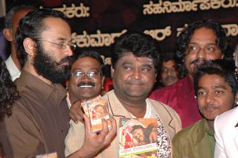 ಎದ್ದುಬಿದ್ದು ಎದ್ದುಬಂದ ಎದ್ದೇಳು ಮಂಜ