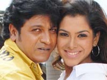 ಪ್ರೀತಿಗಾಗಿ ನಂದ ಹರಿಸಿದ ರಕ್ತ'ಕಾವ್ಯ'