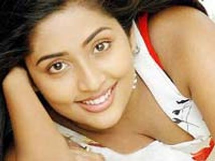 ನವ್ಯಾ ನಾಯರ್ ವಿರುದ್ಧ ಯಾದವ್ ದೂರು