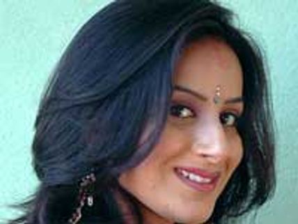 ಪೂಜಾಗಾಂಧಿ, ದಯಾಳ್ ನಡುವೆ ಕದನ ವಿರಾಮ