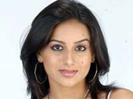 ಪೂಜಾಗಾಂಧಿಗೆ ಚುಂಬನ ನಿರಾಕರಿಸಿದ ರಘು