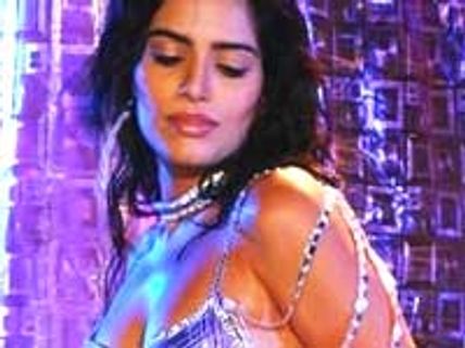 ನಿರ್ದೋಷಿ : ಹಗಲಲ್ಲೇ ಡೇ ನೈಟ್ ಮ್ಯಾಚ್!