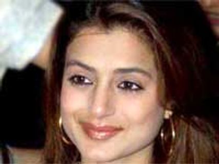 ಕಾರು ಚಾಲಕನಿಗೆ ಅಮೀಷಾ ಕಪಾಳಮೋಕ್ಷ