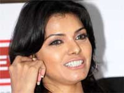 ಪುರುಷರ ಶೌಚಾಲಯದಲ್ಲಿ ಸೆಕ್ಸಿ ತಾರೆ ಶೆರ್ಲಿನ್