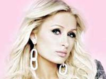 ಪರಿವೆ ಇಲ್ಲದಂತೆ ಅರಿವೆ ಕಳಚಿದ ಪ್ಯಾರಿಸ್ ಹಿಲ್ಟನ್ 