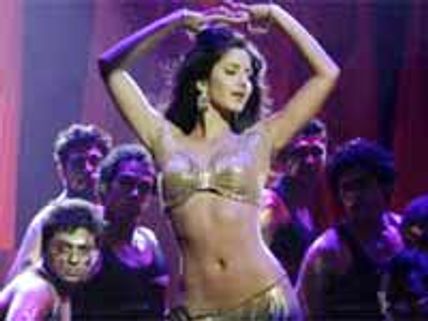 ಶೀಲಾ ಕಿ ಜವಾನಿ ಐಟಂ ಹಾಡಿಗೆ ಹಾಡುಹಗಲೆ ಒಬ್ಬ ಬಲಿ