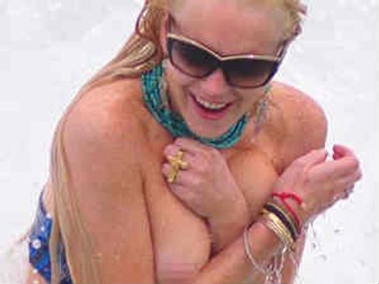 ಬೀಚ್‌ನಲ್ಲಿ ಸುಂದರಿ ಲಿಂಡ್ಸೆ ಲೋಹನ್ ವಸ್ತ್ರಾಪಹರಣ