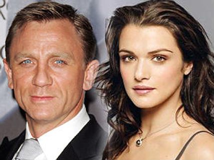 ಮಮ್ಮಿ ತಾರೆಯೊಂದಿಗೆ ಜೇಮ್ಸ್ ಬಾಂಡ್ ತಾರೆ ಮದುವೆ