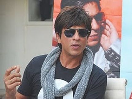 ಮುಂಬೈ ನಡುಗುತ್ತಿದ್ದಾಗ ಶಾರುಕ್ ಮೋಜುಮಸ್ತಿಯಲ್ಲಿ ನಗ್ತಿದ್ದ!