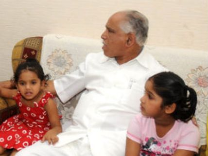 ಕೊಲ್ತಾರಲ್ಲಪ್ಪೊ..ಕೊಲ್ತಾರಲ್ಲಪ್ಪೊ...ಹುಚ್ಚೆದ್ದು ಕುಣಿದ ಯಡ್ಡಿ