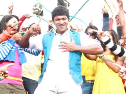 ಏನು ಮಾಡೋದು ಒಂಟಿ ಹೂವೊಂದು ರೋಡಲ್ಲಿ ಸಿಕ್ತು!