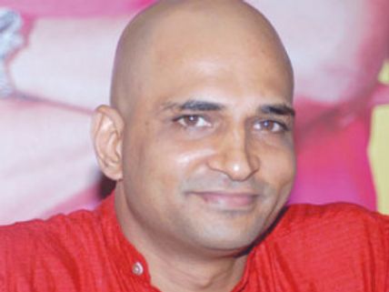 ಅಂಬಿ ಮಗನ ಫಾರಿನ್ ಪ್ರಣಯ ಸವಿಸ್ತಾರ ವರದಿ