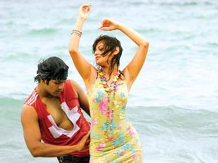 ಸ್ನೇಹಾ ವಿಡಿಯೋ ನೋಡಿ, ಪಡ್ಡೆಗಳು ಥಕ ಥಕ ಥೈ