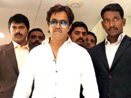 ತೀರ್ಥವೇ ಇಲ್ಲದ ಅರ್ಜುನ್ ಸರ್ಜಾರ 'ಪ್ರಸಾದ'