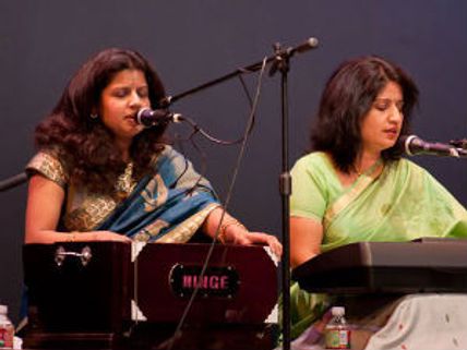 ನಾಗರಹಾವೆ ಹಾವೊಳು ಹೂವೆ ಬಾಗಿಲ ಬಿಲದಲಿ...