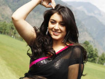 ಅದೆಂಥದ್ದೋ ಇಂಜೆಕ್ಷನ್ ಚುಚ್ಚಿಕೊಂಡ ತಾರೆ ಹಂಸಿಕಾ