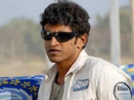 ಮತ್ತೊಂದು ಚಿತ್ರದಲ್ಲಿ ಪುನೀತ್ ಹಾಗೂ ಸಮುದ್ರ ಖಣಿ