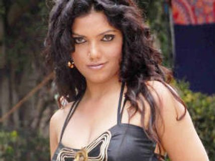 ನಿರ್ದೇಶಕರಿಗೆ ಚಪ್ಪಲಿಯಿಂದ ಬಾರಿಸಿದ ನಯನಕೃಷ್ಣ