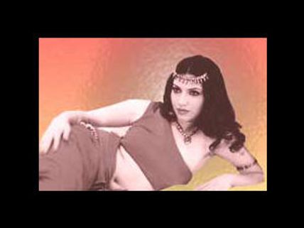 ಹಾಗಿದ್ದೂ ‘ಹಲೋ’ ಕೊಂಚ ಭಿನ್ನವಾಗಿ ನಿಲ್ಲುತ್ತದೆ.