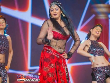 ತುಪ್ಪದ ಬೆಡಗಿ ರಾಗಿಣಿ ದ್ವಿವೇದಿ ಟಾಪ್ ಕಳಚಿಬಿದ್ದ ಕ್ಷಣ